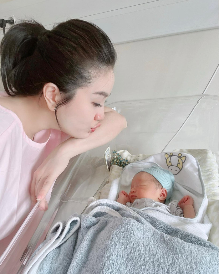 Thông tin Bảo Thy hạ sinh quý tử đầu lòng đã khiến dân tình không khỏi xôn xao