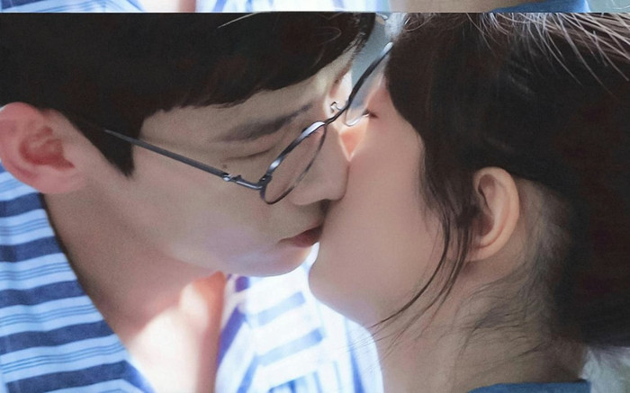 Đỏ mặt khi Bạch Kính Đình có nụ hôn siêu ngọt ngào trên màn ảnh với Triệu Kim Mạch Ảnh 2