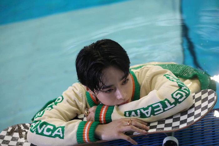 Hậu bị dìm nhan sắc, Hanbin Ngô Ngọc Hưng khiến fan 'bấn loạn' với màn bùng nổ visual trong clip mới Ảnh 11