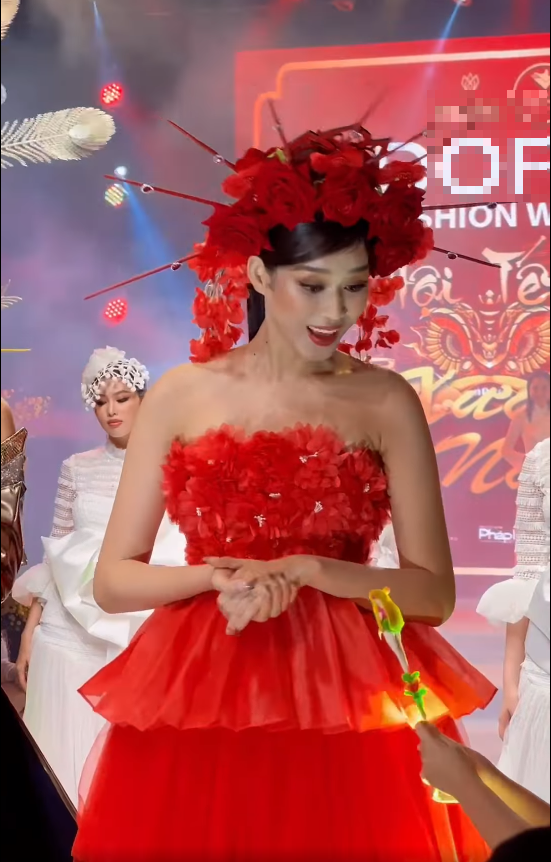 Đỗ Thị Hà diễn vedette, catwalk thần sầu - xứng danh Top 13 Model Miss World Ảnh 5