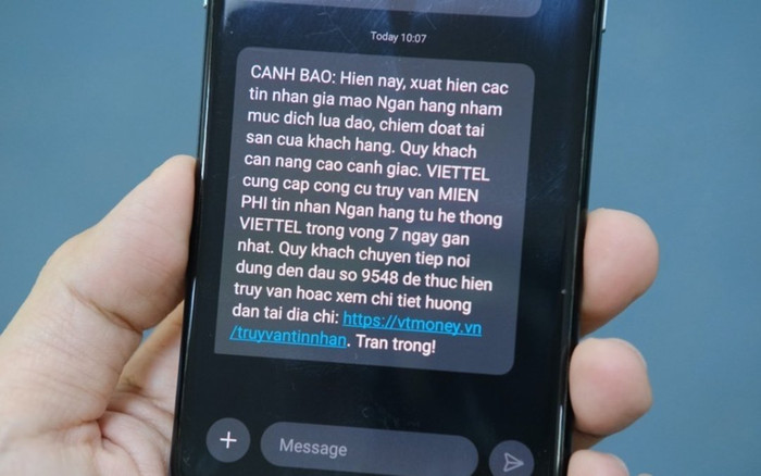 Dụ khách hàng rút tiền mặt từ thẻ tín dụng để chiếm đoạt Ảnh 2