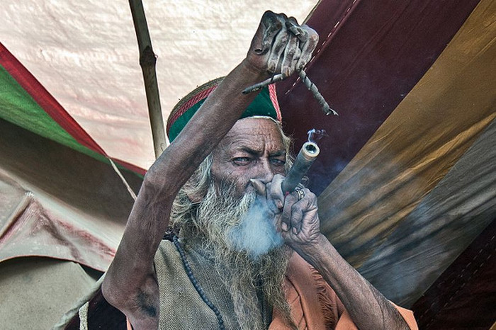 Người đàn ông giơ tay suốt 45 năm không bao giờ hạ xuống, lý do không ai ngờ tới Ảnh 3