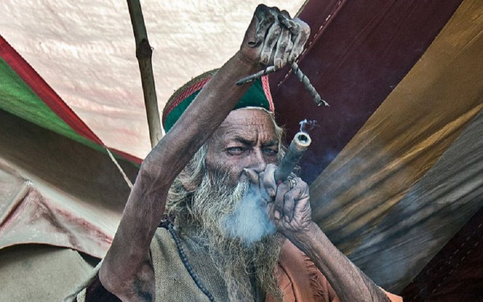 Người đàn ông giơ tay suốt 45 năm không bao giờ hạ xuống, lý do không ai ngờ tới Ảnh 2