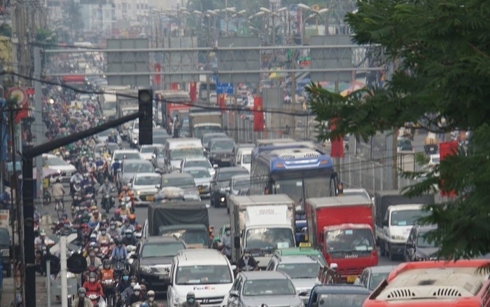Các phương tiện ù ứ kéo dài khắp các cửa ngõ Sài Gòn trong những ngày cận Tết Ảnh 2