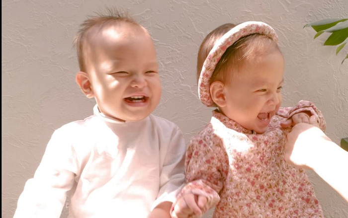 Lisa và Leon lần đầu được Hà Hồ cho diện áo dài về quê ngoại đón Tết Ảnh 2