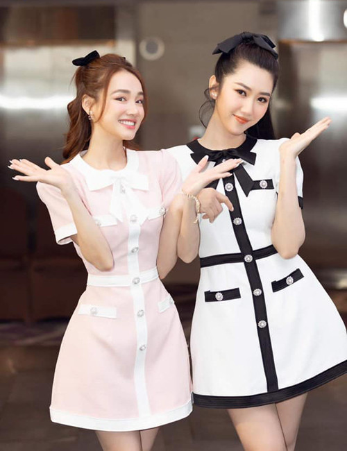 Cùng chọn mẫu váy phom dáng cổ điển, Nhã Phương ngọt ngào với sắc hồng trong khi đó, Thúy Ngân tiểu thư với sắc trắng.