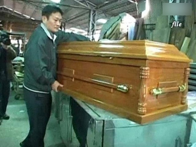 Tuy nhiên, món quà gây sốc nhất mà một công ty từng thưởng Tết cho nhân viên lại là chiếc quan tài vào năm 2014. 