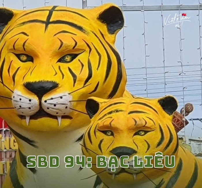 Kẻ mắt hơi đậm xíu thôi.