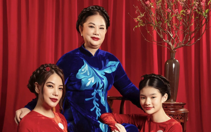 Netizen trầm trồ trước nhan sắc ba thế hệ nhà Trương Ngọc Ánh, diện áo dài khoe sắc trước thềm năm mới Ảnh 2