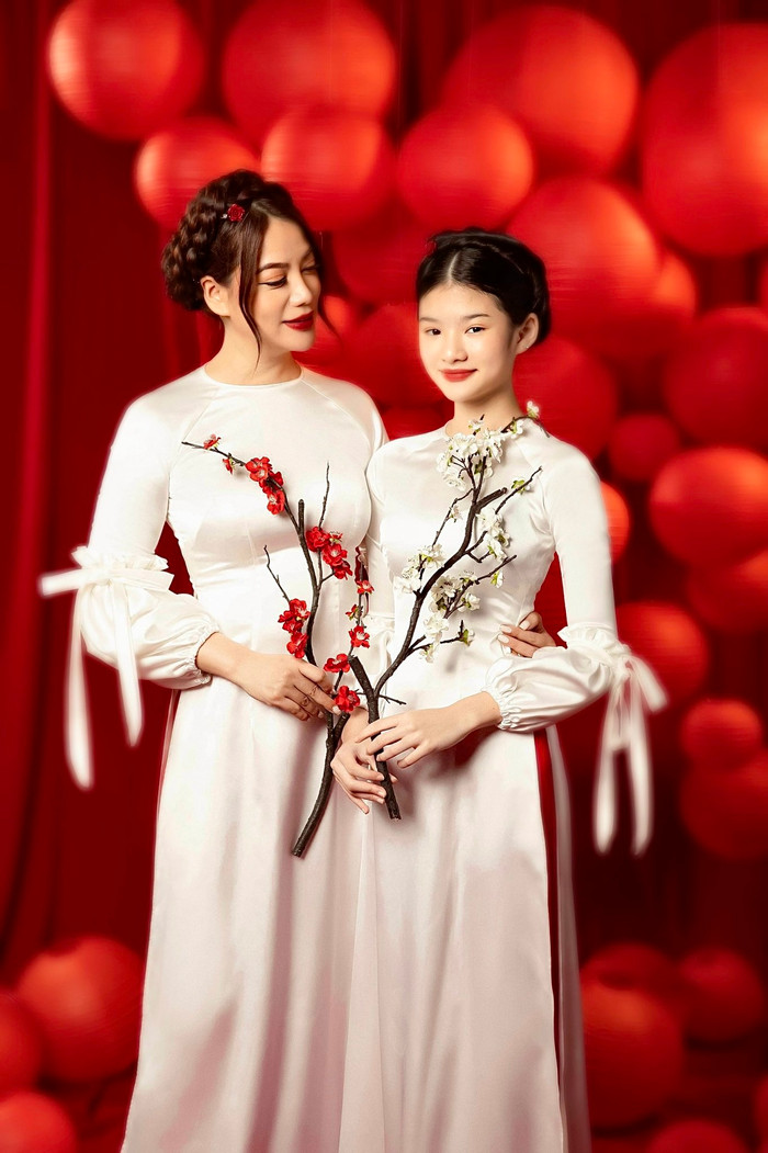 Trương Ngọc Ánh và con gái Devon