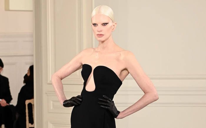 Valentino tạo đột phá khi mang người mẫu size lớn lên sàn catwalk Haute Couture 2022 Ảnh 2