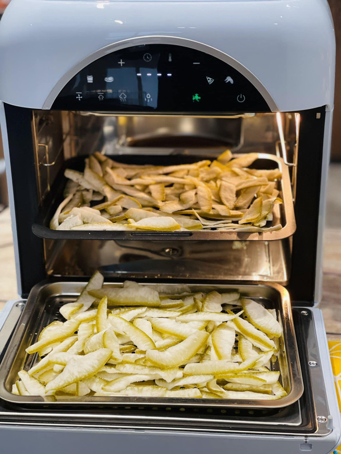 Hoa hậu Ngọc Hân chia sẻ bí quyết làm món mứt từ vỏ bưởi để nhâm nhi ngày Tết Ảnh 11