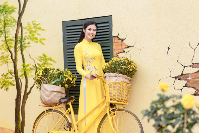 Hoa hậu Ngọc Hân chia sẻ bí quyết làm món mứt từ vỏ bưởi để nhâm nhi ngày Tết.