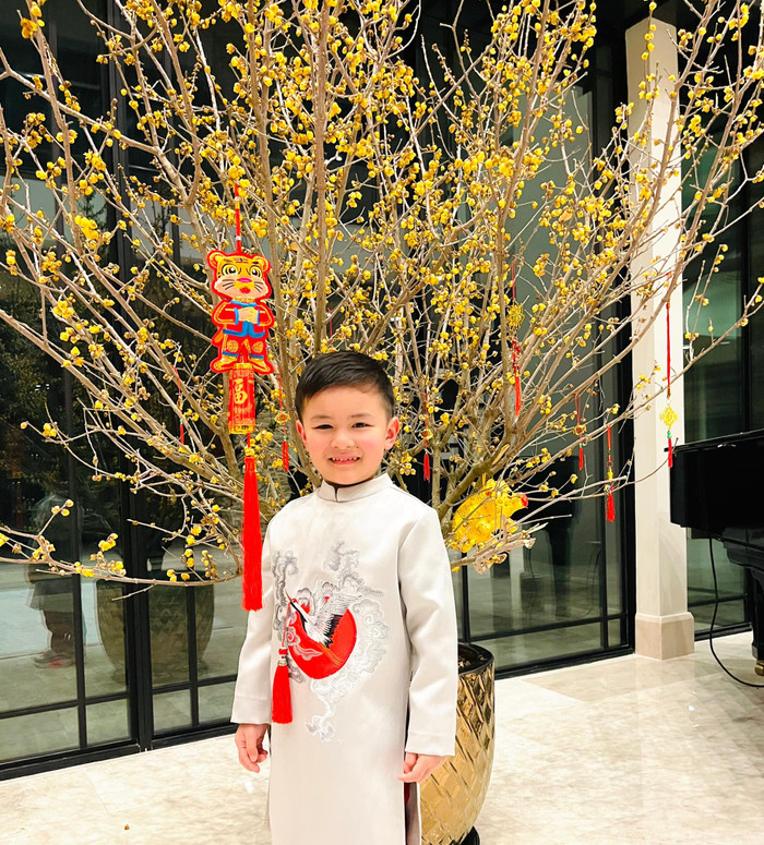 Con trai Đan Trường lên đồ đón Tết, khuôn mặt y đúc như bố thời trẻ Ảnh 6