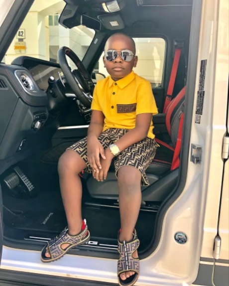 Cuộc sống xa hoa của 'tỷ phú trẻ nhất thế giới': 6 tuổi tậu biệt thự, sở hữu máy bay riêng Ảnh 6