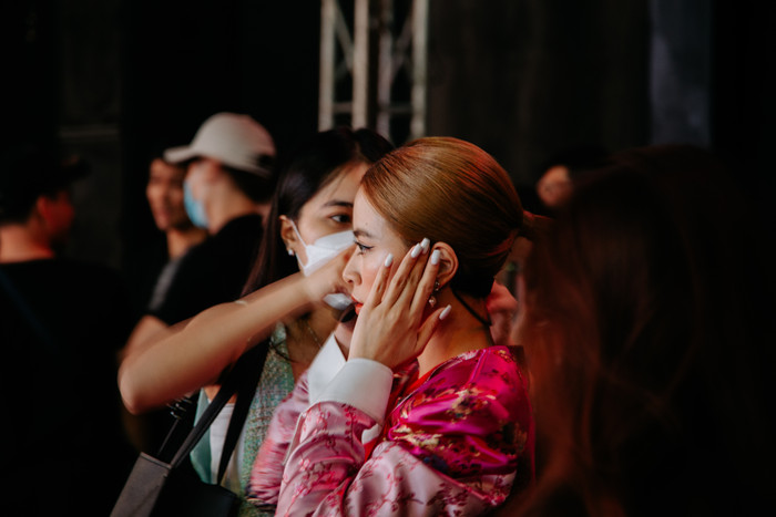 Hoàng Thùy Linh tại hậu trường The Champion