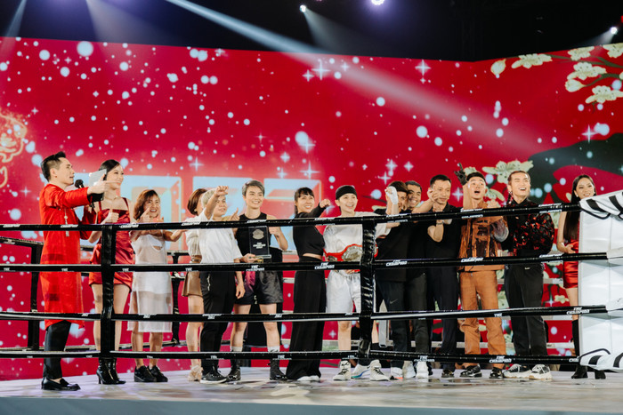 Gil Lê giành chiến thắng trước Thùy Dung tại The Champion