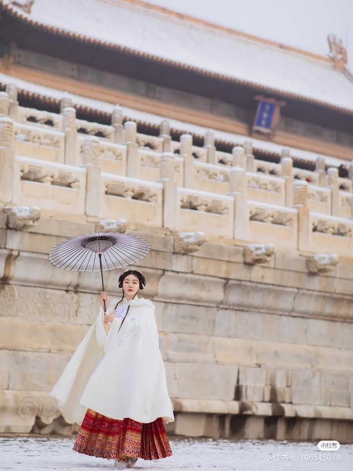 Rất nhiều người đã mặc đồ đẹp, ghé thăm Tử Cấm Thành và ghi lại những khoảnh khắc đẹp nhất trong năm.