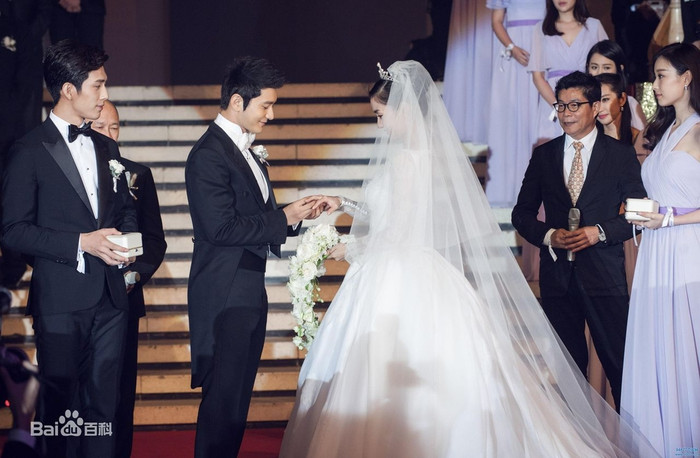 Bộ ba mỹ nhân 85 Cbiz sự nghiệp thành công nhưng hôn nhân trắc trở: Angelababy thảm bại hơn Triệu Lệ Dĩnh Ảnh 8