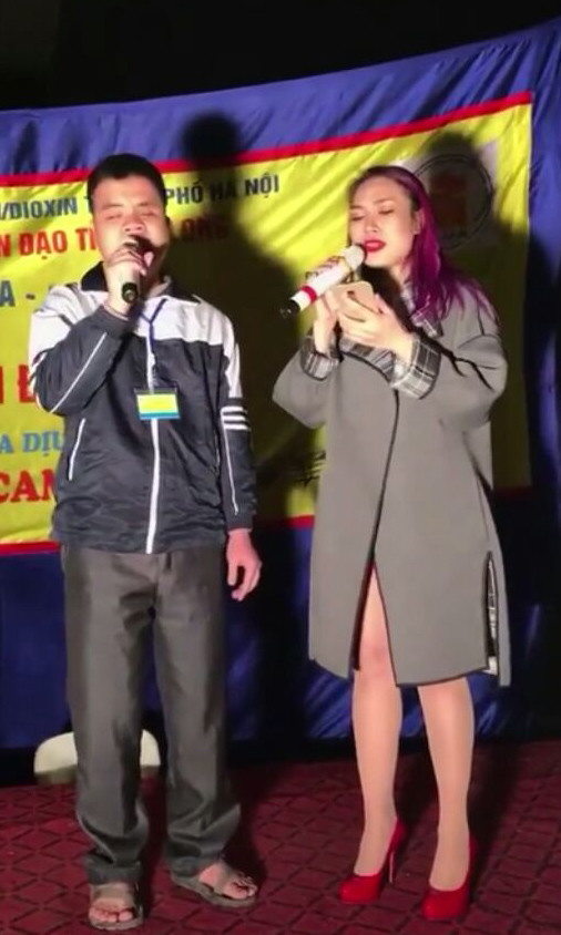 Đang hát ở sân khấu lề đường mà gặp phải khán giả 'giang hồ' đến xem: Mỹ Tâm phản ứng ra sao? Ảnh 7