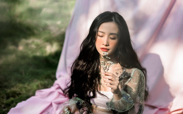 Jun Vũ nhận bình luận khiếm nhã 'Như con cò hương đeo hai túi silicon' và cách ứng xử được ngợi khen Ảnh 2