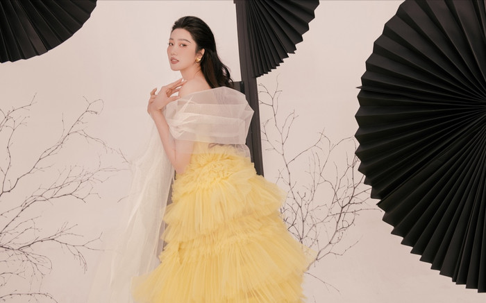 Thúy Ngân đẹp như hoa, thanh tao thoát tục những ngày cuối năm Ảnh 2