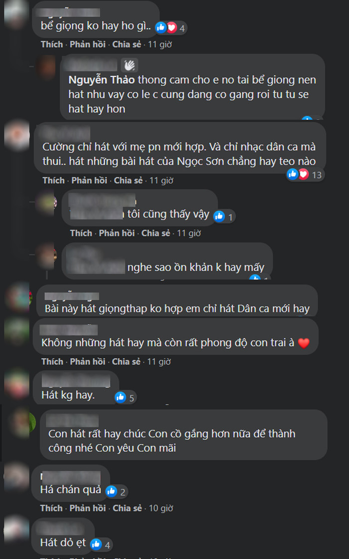 Người khen kẻ chê sân khấu ở Hà Nội của Hồ Văn Cường.