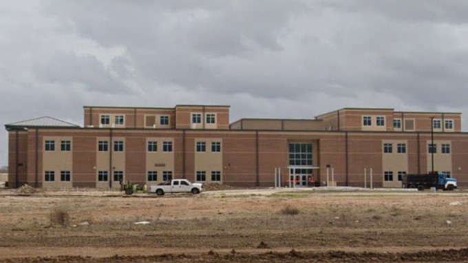 Trường THCS Harry Wright thuộc học khu Lamar Consolidated Independent (Texas, Mỹ) 