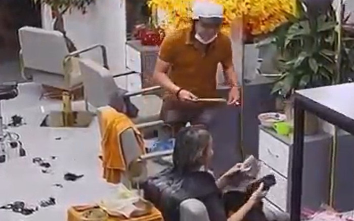 Lo vợ mệt khi ngồi làm tóc đến 2h sáng, chồng liền nấu mì mang ra tận nơi khiến dân tình xuýt xoa ghen tị Ảnh 2