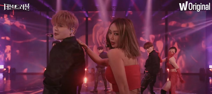 Junsu và Hyolyn kết hợp ăn ý.