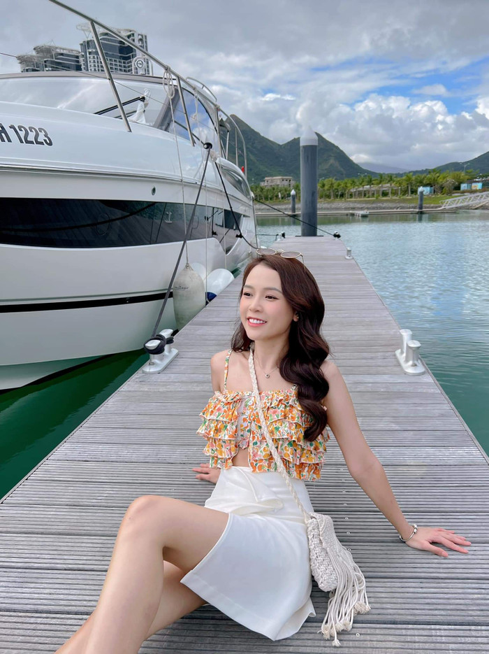 Ngoài ra, cô nàng còn sở hữu khối tài sản đáng nể. 