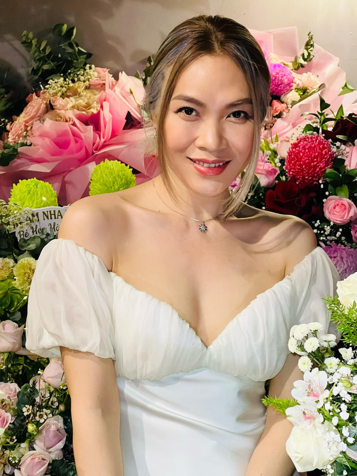 Giọng ca gốc Đà Nẵng đăng ảnh khoe vòng 1 gợi cảm giữa tin đồn như cố tình phớt lờ, không quan tâm đến.