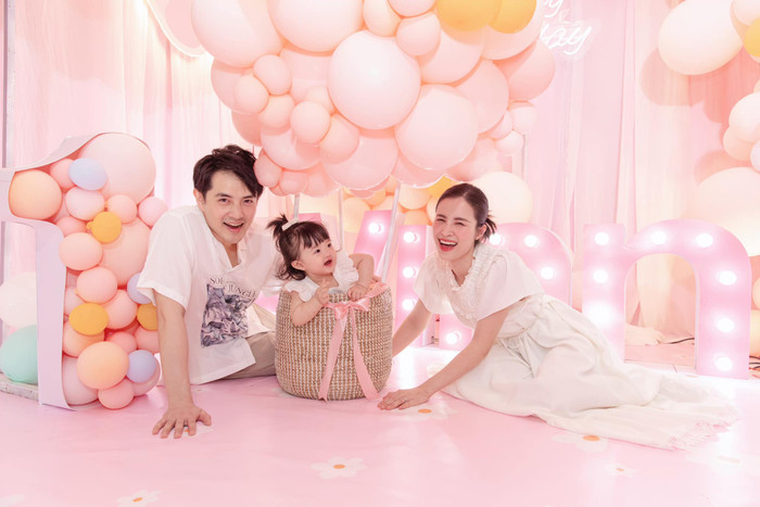 Gia đình nhà Đông Nhi.