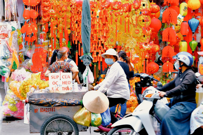 Người dân sắm Tết