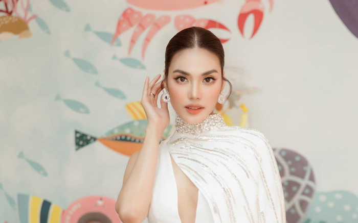 'Mẹ một con' Lan Khuê tiếp tục khoe sắc vóc gợi cảm với đồ khoét sâu lấp ló đôi gò bồng Ảnh 2