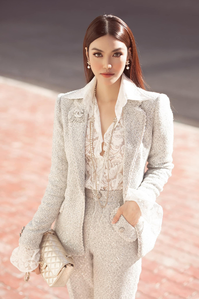 Sau thời gian dài vắng bóng trong showbiz, Lan Khuê hiện đang được các fan sắc đẹp mong đợi ngày cô tái xuất trên sàn diễn.