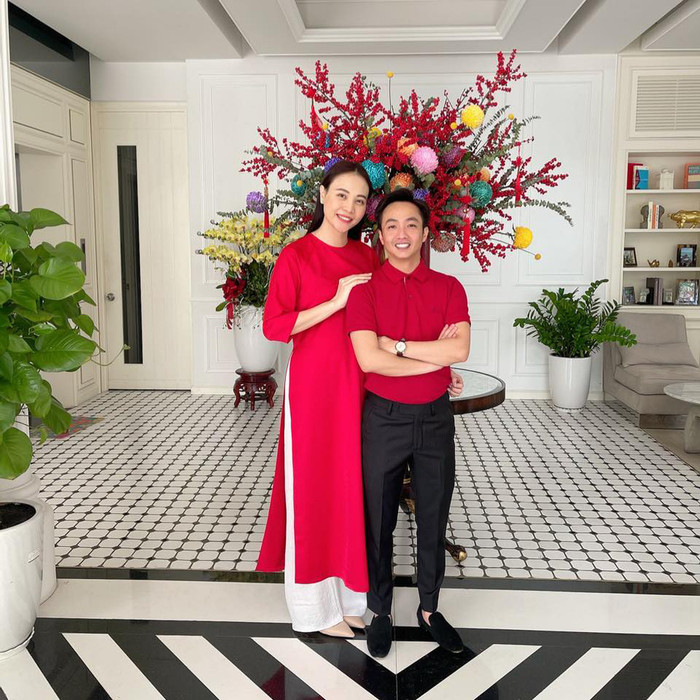 Những góc sang trọng trong căn nhà được Cường Đô la và Đàm Thu Trang bày trí với cây cối, kệ để đồ.