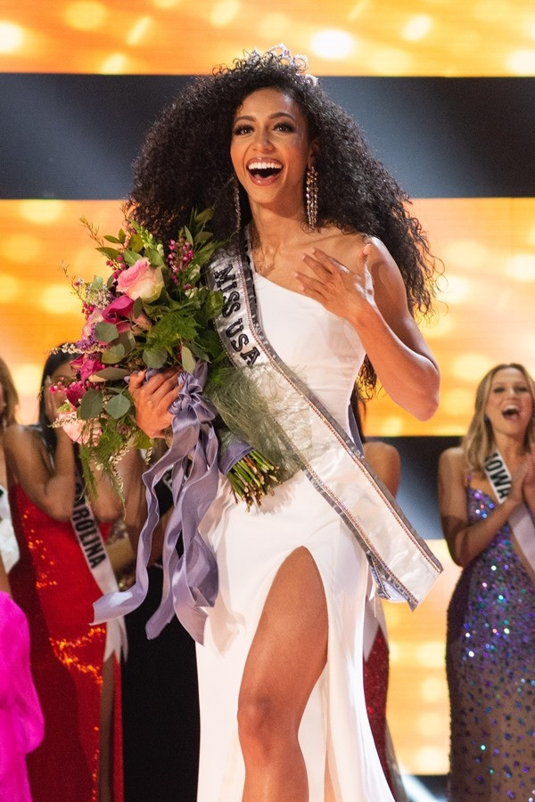 Hoa hậu Hoàn vũ Mỹ 2019 nhảy lầu, fan đau buồn vì sự ra đi của nữ luật sư ở tuổi 30 Ảnh 5