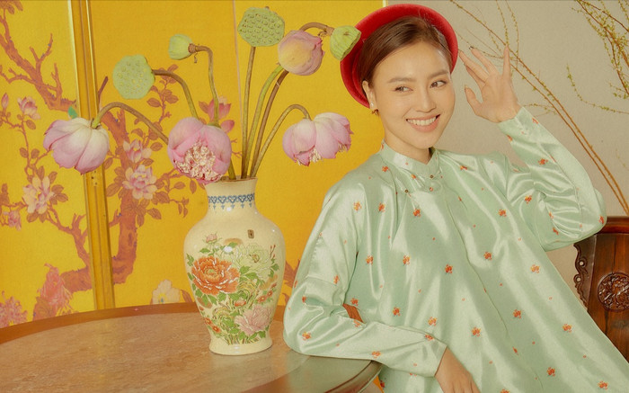 Ninh Dương Lan Ngọc diện áo dài xinh ngất ngây, hoá 'chị đại' cùng 'đàn em' trai xinh, gái đẹp Ảnh 2