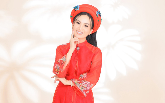 Nữ ca sĩ tỉ phú Hà Phương về nước đón Tết cùng gia đình Ảnh 2