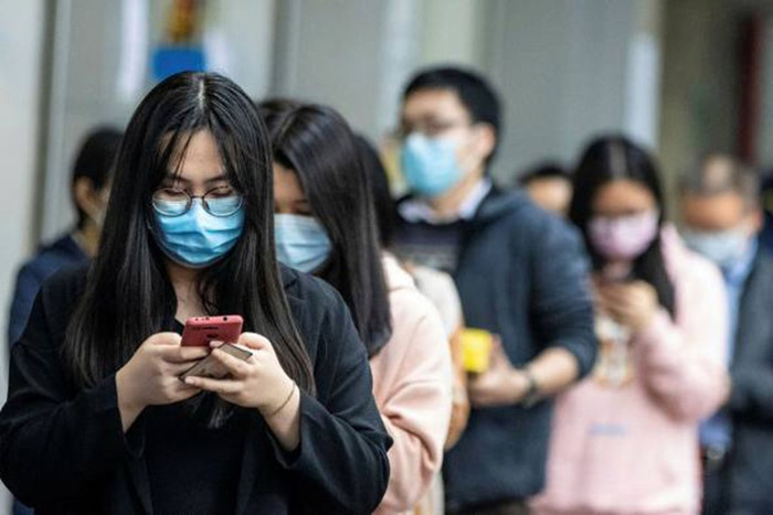 Doanh số smartphone vẫn tăng trong năm ngoái bất chấp đại dịch. AFP