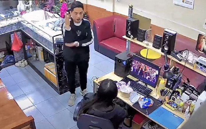 Đi ăn cơm tất niên nhà hàng xóm về, anh chồng liền giơ tay báo cáo vợ khiến dân mạng cười nắc nẻ Ảnh 2