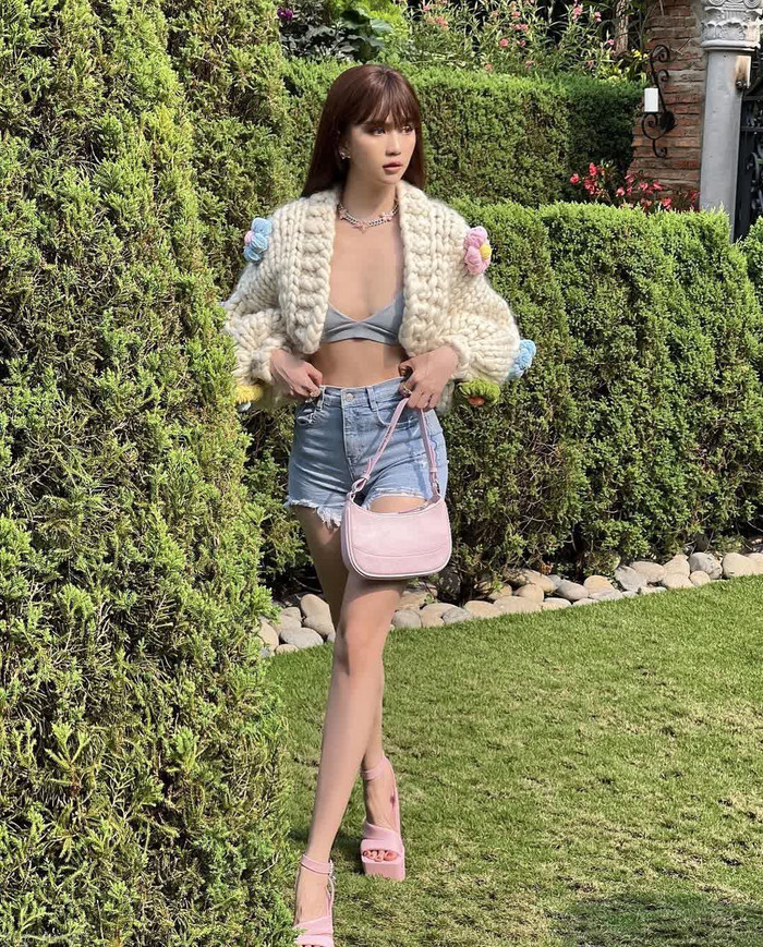 Nhan sắc xinh như búp bê của Ngọc Trinh.