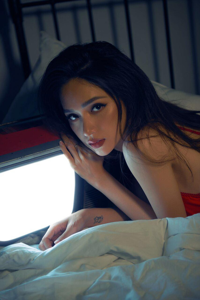 Kể từ sau thành công của loạt MV 'vũ trụ Tuesday', khán giả đang rất trông chờ vào màn comeback sắp tới của Hương Giang&nbsp;