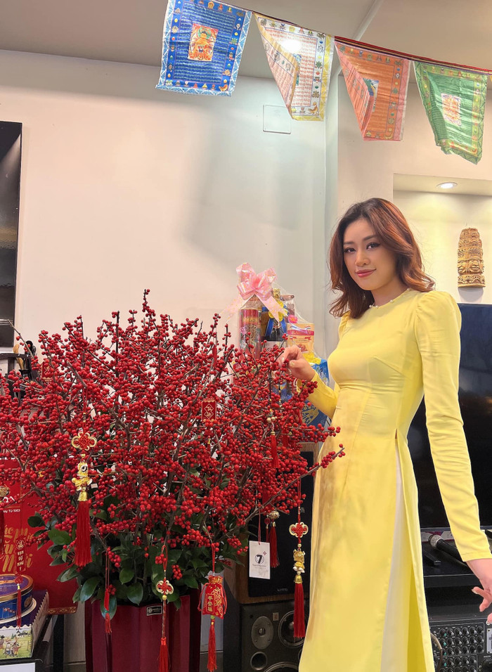 Hoa hậu Khánh Vân 'mở bát' hát karaoke đầu năm: Nhan sắc xinh đẹp, hát hò cực sung khiến fan thích thú Ảnh 1