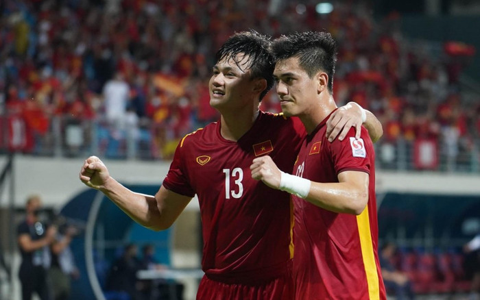 VIDEO: Cận cảnh Hồ Tấn Tài đánh đầu dũng mãnh tung lưới Trung Quốc Ảnh 2