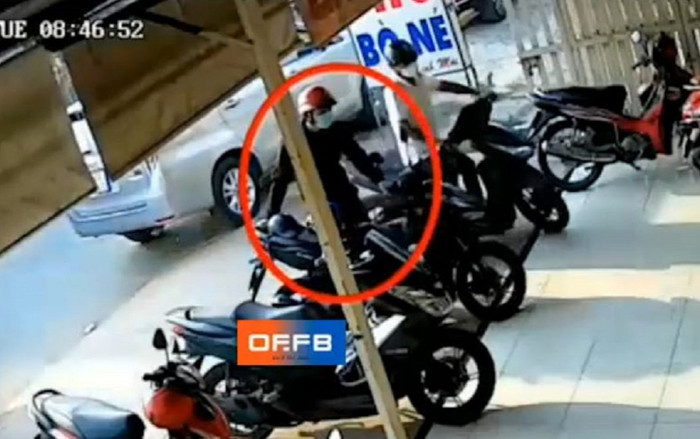 Xe máy đắt tiền bị trộm trong tích tắc, chủ nhà phát hiện nhưng bất lực nhìn tên trộm cao bay xa chạy Ảnh 2