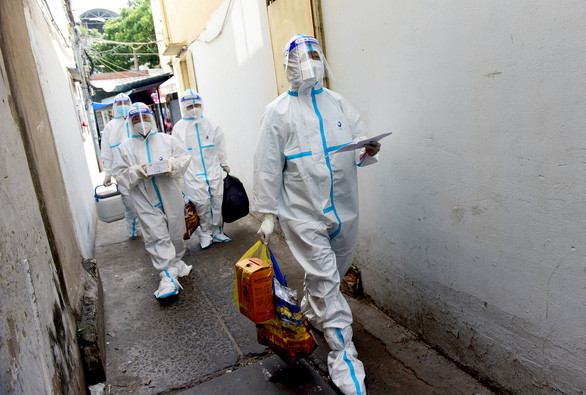 TP.HCM triển khai tiêm vắc xin tại nhà cho các trường hợp yếu thế - Ảnh: DUYÊN PHAN