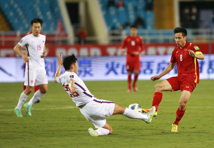 Hùng Dũng kiến tạo cả hai bàn đầu.