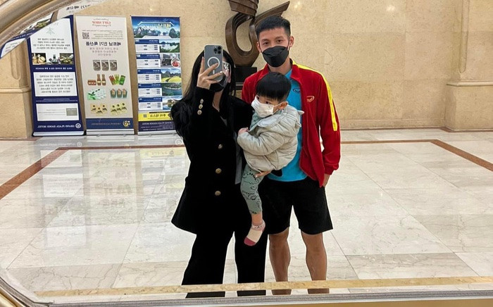 Sướng như Hùng Dũng, được vợ làm ngay điều đặc biệt sau khi giúp ĐT Việt Nam giành chiến thắng Ảnh 2